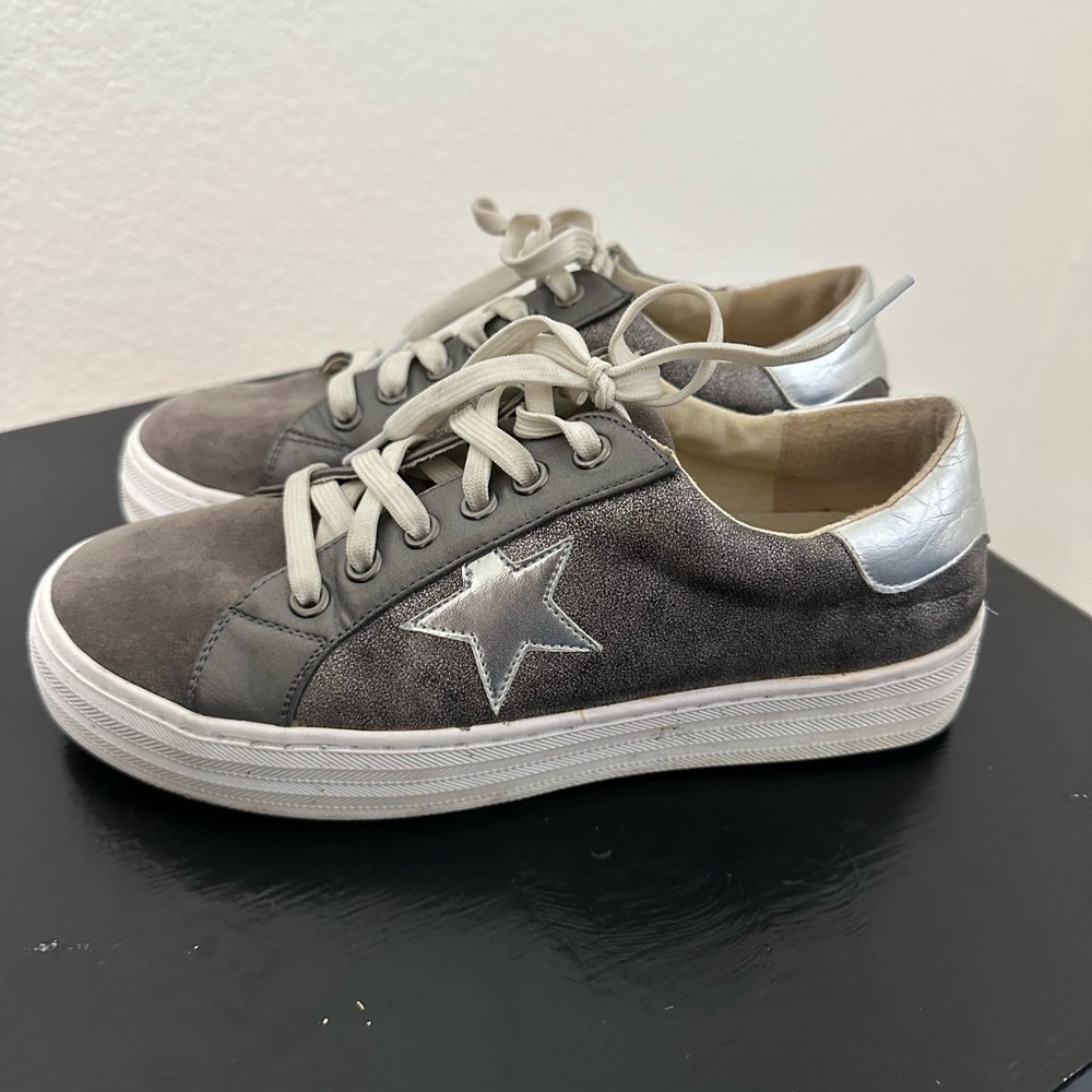 Women’s Sneakers!